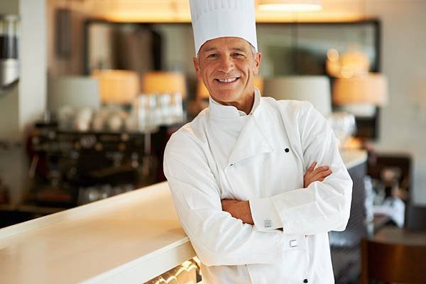 Successful_smiling_executive_chef