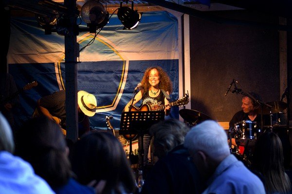 harmonica women-021