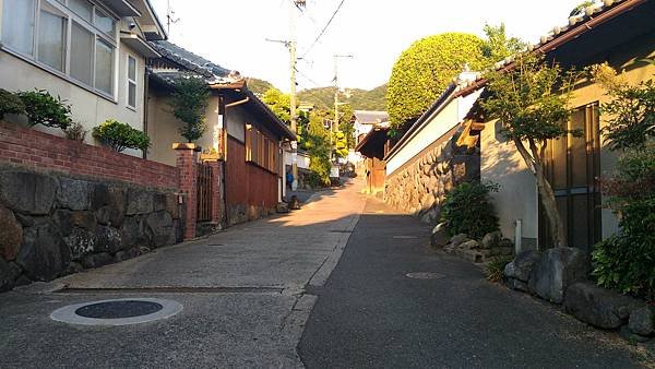 民宿登山步道1.jpg