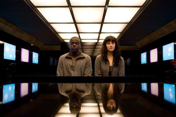 Black-mirror-03