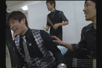 [FeelingTVXQ]Tohoshinki 4th live tour ~The Secret Code~ FINAL in TOKYO DOME backstage[(034856)19-40-33].JPG