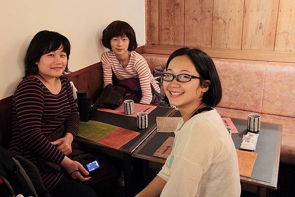 2011-京都之旅-中村藤吉本店-Nancy+小倩+老鼠妹.jpg