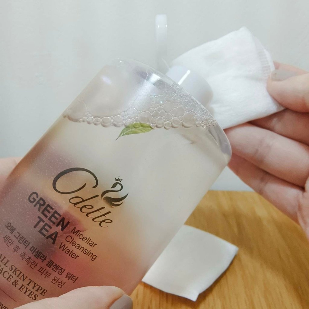 韓國無瑕裸妝推薦好物│AGE20&apos;S 爆水粉餅│Odette
