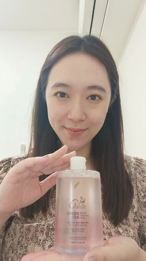 韓國無瑕裸妝推薦好物│AGE20&apos;S 爆水粉餅│Odette