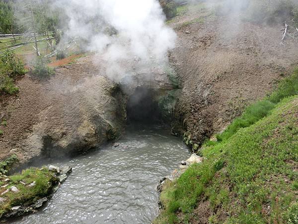 Dragon&apos;s Mouth Spring