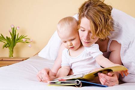 baby-mom-reading (1)