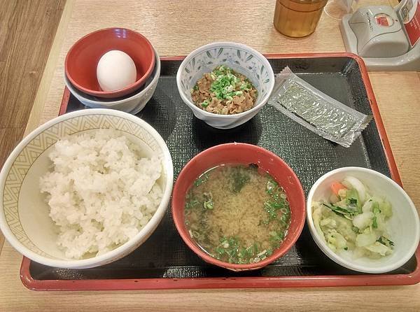 牛肉小碟朝食(79元) すき家朝食 sukiya早餐 すき家早餐