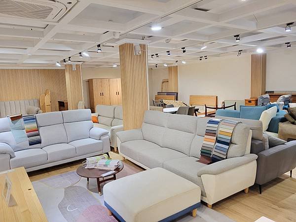 【台中傢俱推薦】橙家居一站式千坪傢俱。客製設計。電動沙發。衣