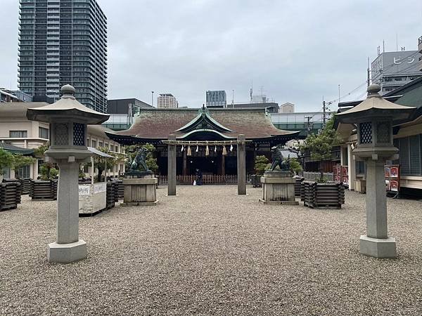 飯店左走對面道一段路有今宮戎神社