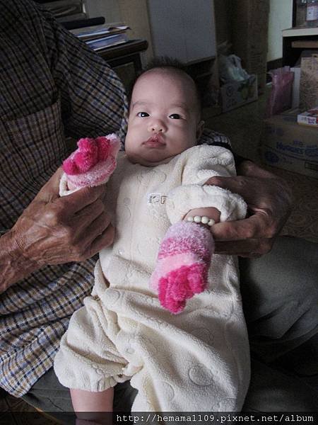 姑婆送的手套 (1).JPG