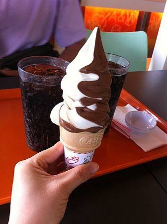 【食】印尼泗水★A &amp; W★印尼當地速食店