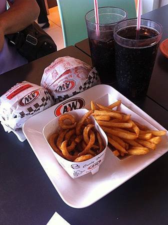 【食】印尼泗水★A &amp; W★印尼當地速食店