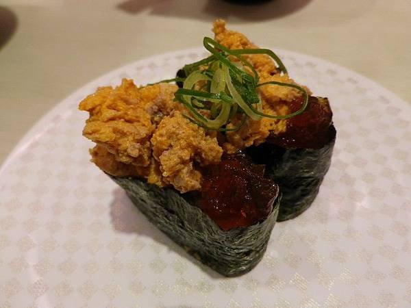 【食】日本東京★UOBEI SUSHI 魚米迴轉壽司★澀谷必吃！！平價迴轉壽司，自動化點餐送餐超方便，食尚玩家莎莎推薦！