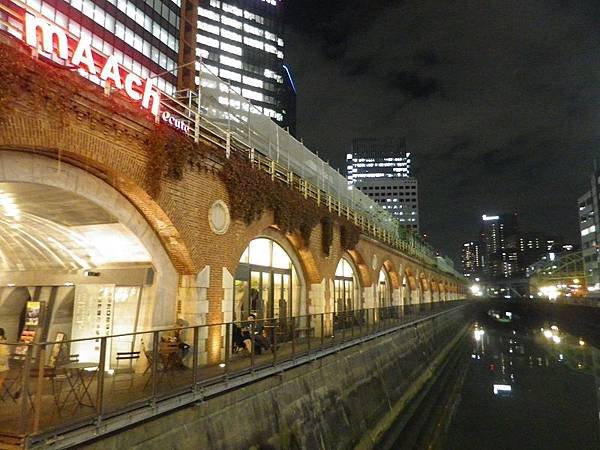 【遊】日本東京★秋葉原(動漫天堂)+mAAch ecute神田萬世橋(舊時代綿延的拱門煥然一新)★地鐵秋葉原站。自由行