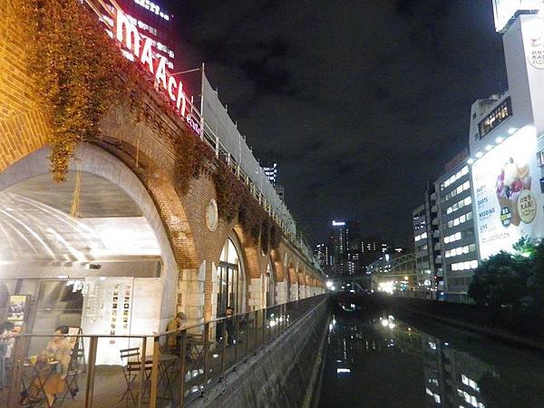 【遊】日本東京★秋葉原(動漫天堂)+mAAch ecute神田萬世橋(舊時代綿延的拱門煥然一新)★地鐵秋葉原站。自由行