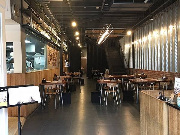 【食】新竹★薄多義Bite 2 eat★竹北光明商圈。拿坡里(Napoli)披薩