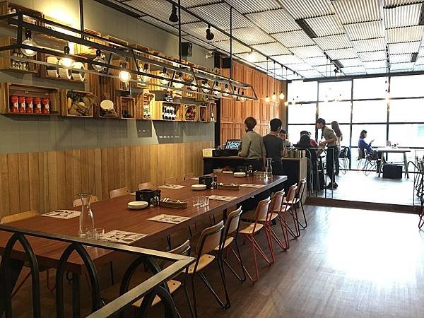 【食】新竹★薄多義Bite 2 eat★竹北光明商圈。拿坡里(Napoli)披薩