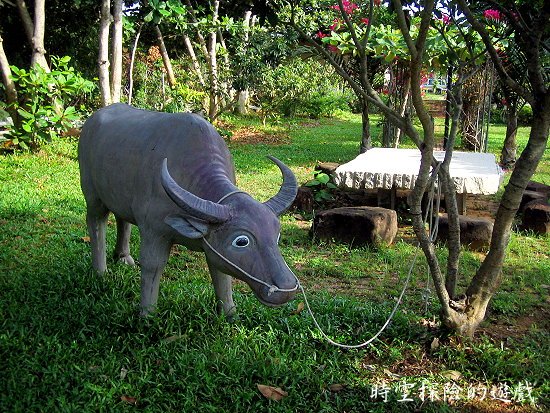 墾丁麗景山莊庭園裡的石牛