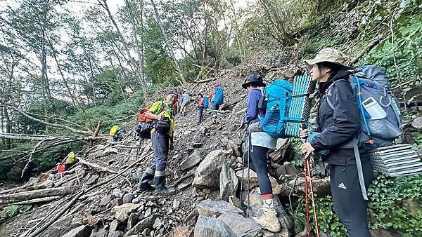 2024-10-11  重陽登高-二上閂山鈴鳴山