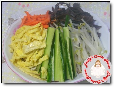 五色肉燥涼麵a.jpg