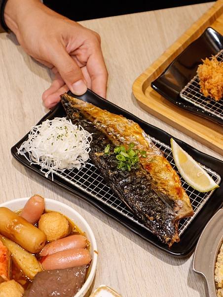 [屏東市]京厚屋豬排專賣｜又厚又長30cm炸豬排！點主餐免費