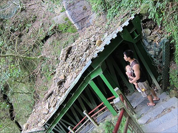 0415-19-擋石板果然有效.JPG