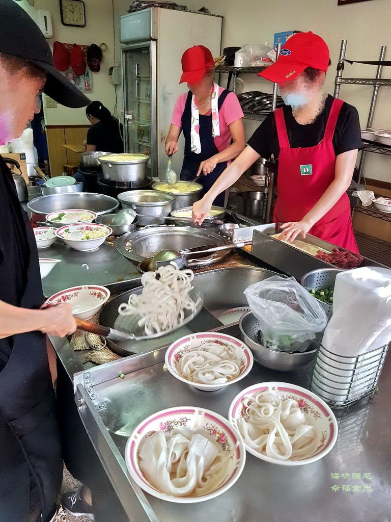 |桃園|【中壢區❤大鬍子米干】純粹的米干，忠貞市場。龍岡米干