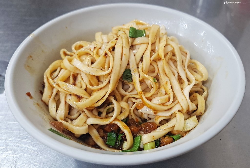 |台北|【三重區。二寶豬腸冬粉(丼飯.咖哩)】膠質感的魯肉飯