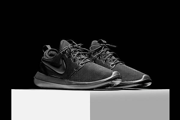 nike-roshe-two-ultra-black-21.jpg