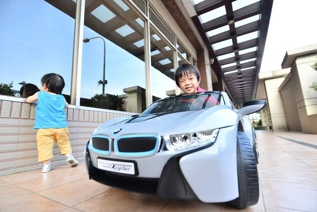 DSC_6794.JPG - 兒童電動車BMW i8 -掀門款  - 姚小鳳平台 (官方介紹)