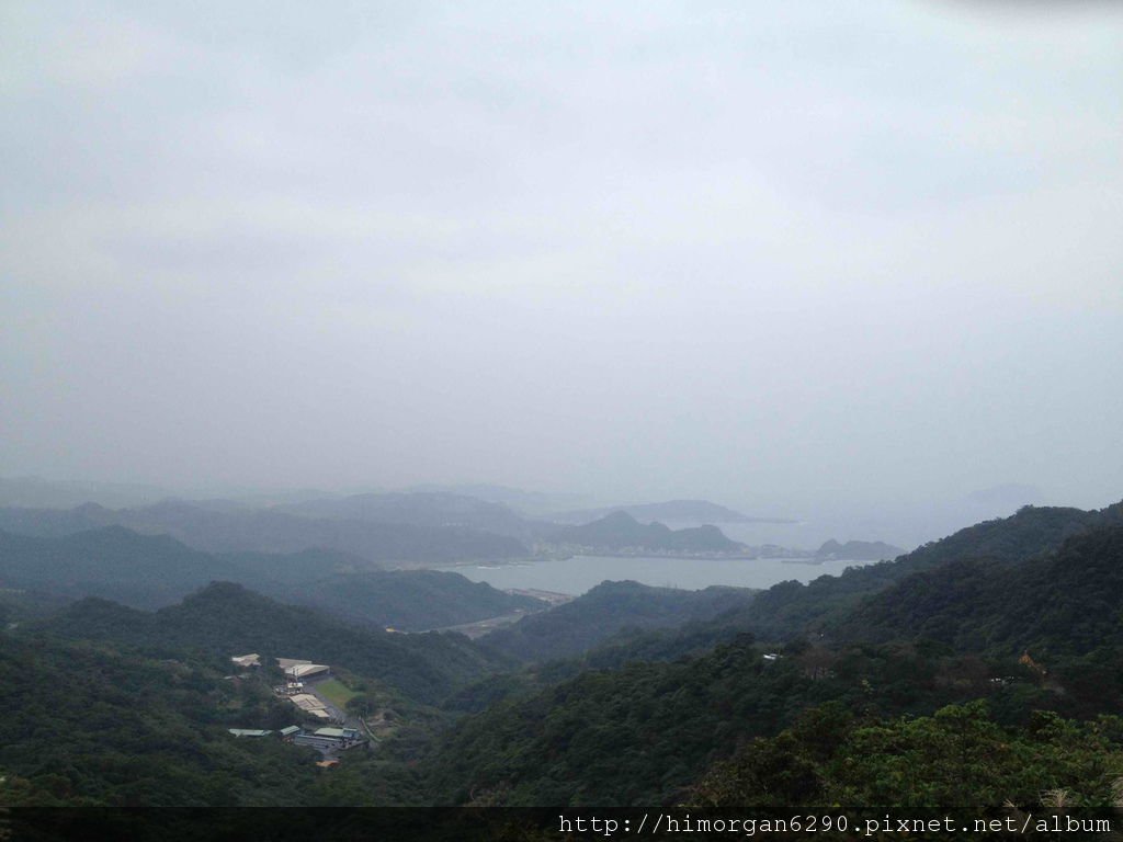 九份馬克村莊前空地白天景色-1