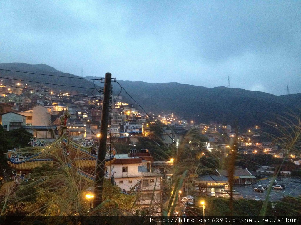 九份馬克村莊前空地傍晚景色-4