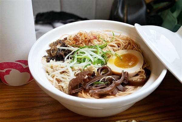 永康商圈美食-玖仰茶食文化 永康店，平價高品質的台北不限時咖