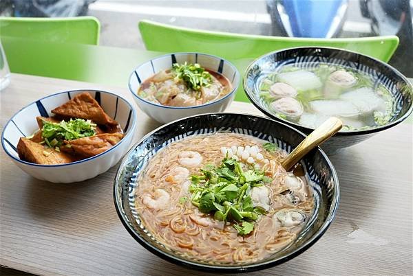 蘆洲美食小吃-麵線陳專業麵線 蘆洲湧蓮寺店，清爽鮮美的海味麵