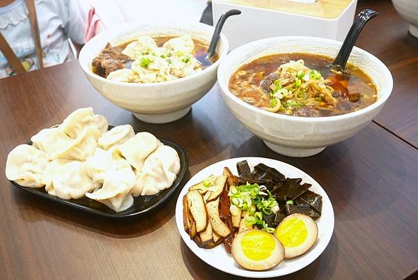 關渡美食-藍鯨牛肉麵&lt;草&gt;