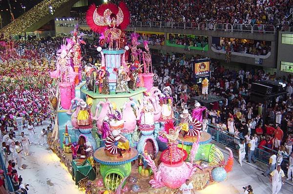 Samba_school_parades_2004.jpg