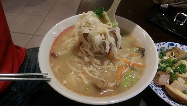 『桃園食記』- 陸軍小館，超大碗桃園眷村美食，部隊美食麵疙瘩