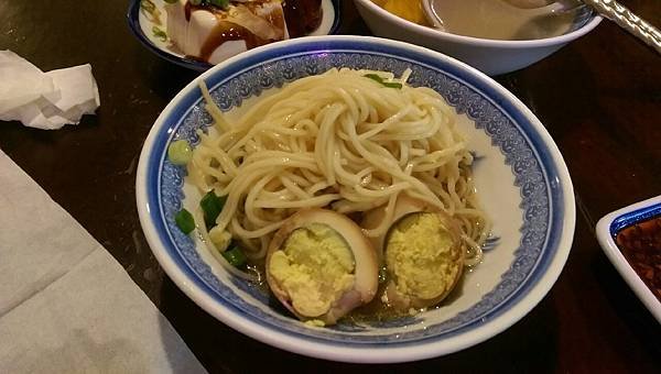 『桃園食記』- 陸軍小館，超大碗桃園眷村美食，部隊美食麵疙瘩