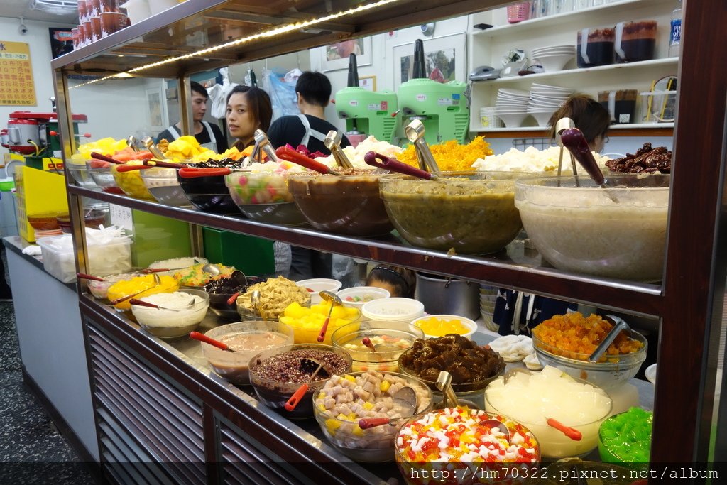 『桃園美食』- 平鎮區民族路．【鉅大自助冰城】/ 36年老店