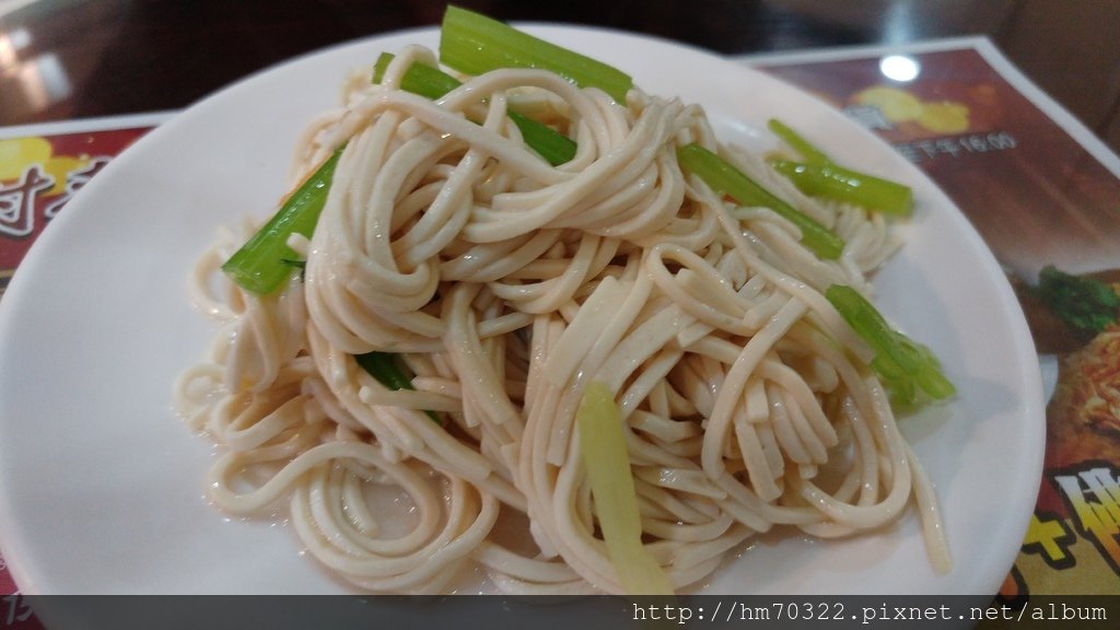 桃園食記│中壢區榮民路眷村麵食館，google評價4.1，內