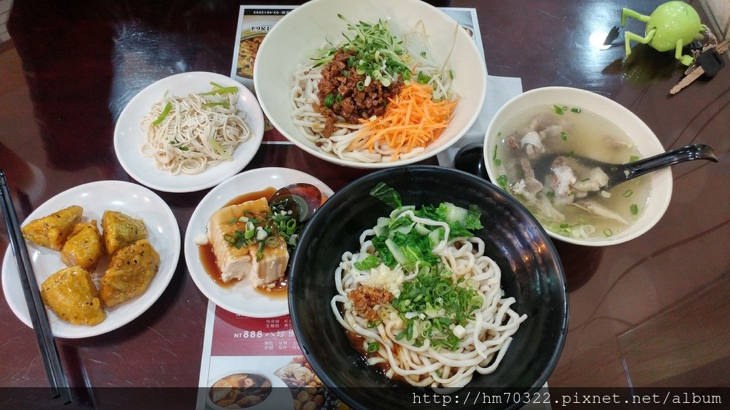 桃園食記│中壢區榮民路眷村麵食館，google評價4.1，內