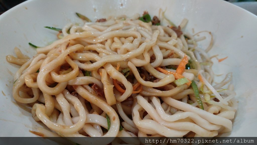 桃園食記│中壢區榮民路眷村麵食館，google評價4.1，內