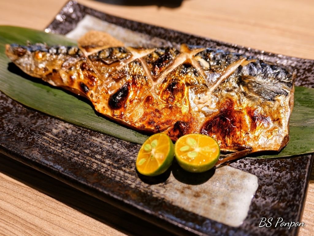 桃園食記│虎藏燒肉丼食所龍元店，嫩烤國王鮭魚丼我覺得可以，炙