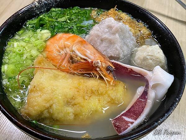 『新竹美食』-【東門米粉攤】．東門市場排隊美食．推招牌海鮮芋