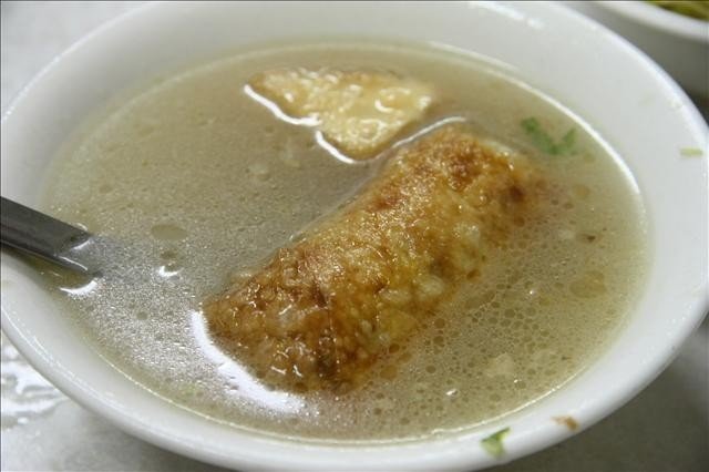豆包湯。豆包好吃，湯卻有點死鹹