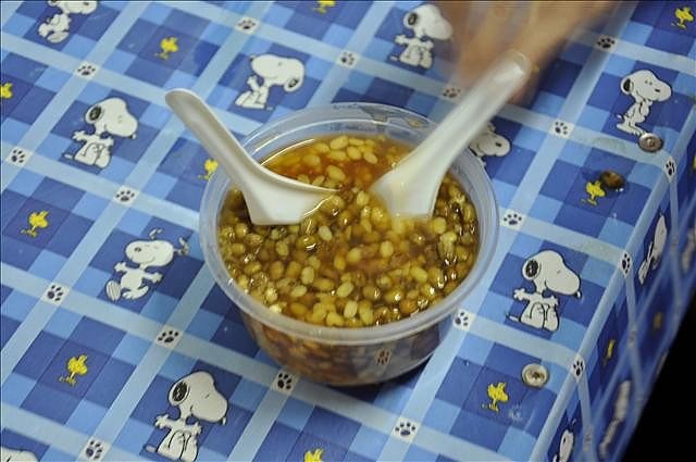吃完晚餐，再回去福安宮吃石川綠豆蒜，還好老闆還沒休息