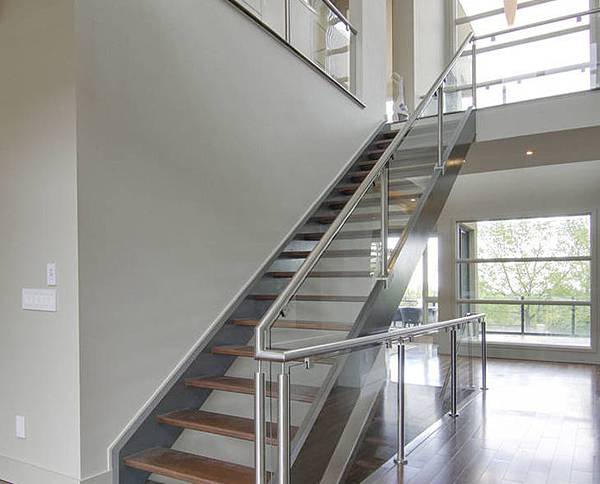 glass-staircase-railing-material.jpg