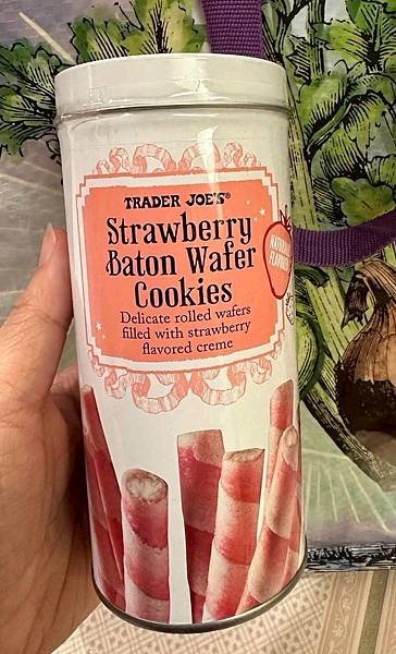 TRADER JOE’S 低卡草莓奶霜捲心酥.jpg2.jpg