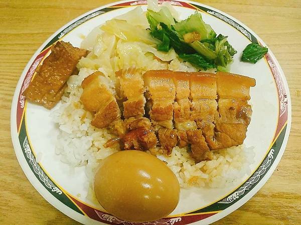 台北火車站美食:上班族經濟可口午餐-胖哥餐館--控肉神燒(結