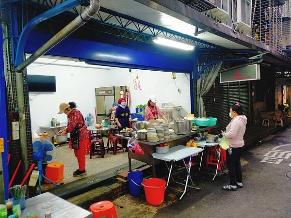 【台北松山美食】【黑白切】生意超好價格親民的古早味台灣小吃—
